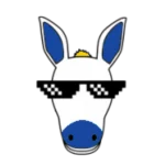 immagine logo podcast dietro la lavagna